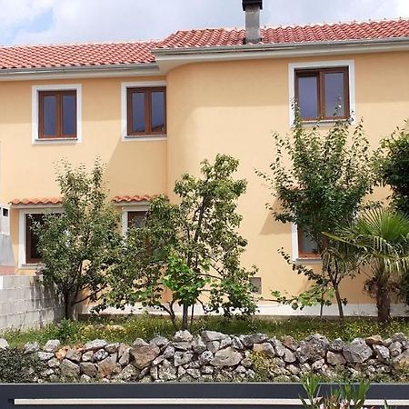 Apartman Paola Malinska Zewnętrze zdjęcie