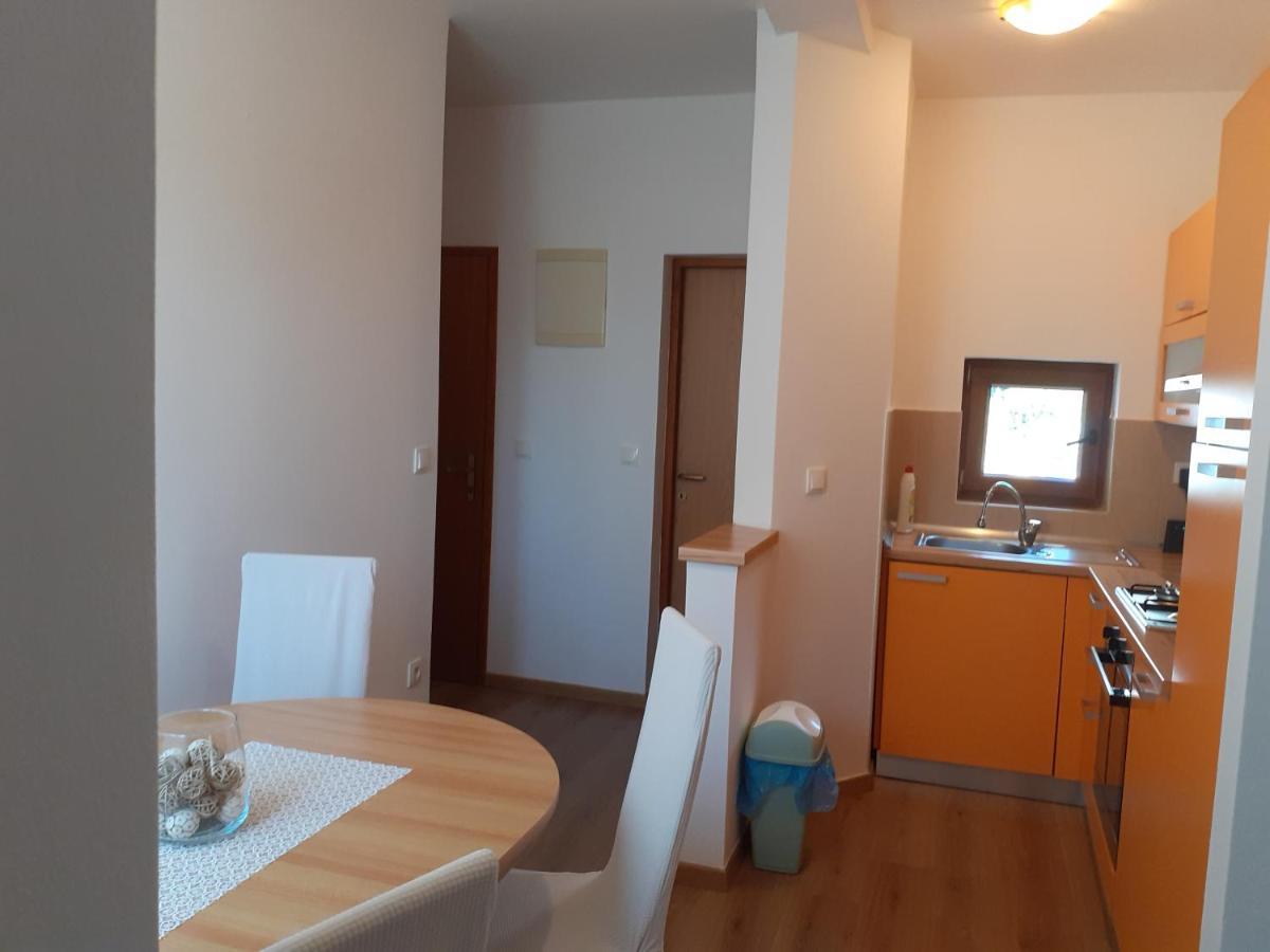 Apartman Paola Malinska Zewnętrze zdjęcie